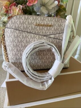 MK Dome Crossbody Jet Set Travel 8.5x7 Brand New Authentic